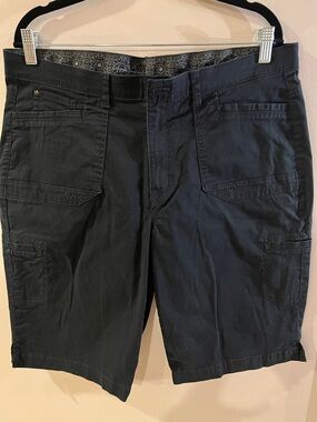 Gloria Vanderbilt Black Utility Cargo Shorts 24 Inch’s Length